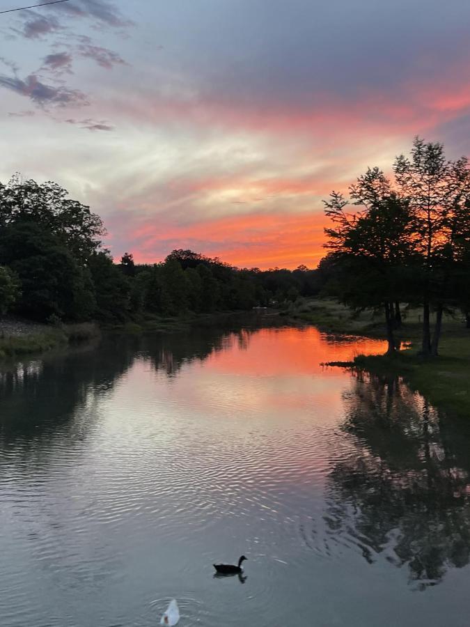 Htr Tx Hill Country Campground Kerrville Extérieur photo