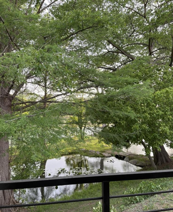 Htr Tx Hill Country Campground Kerrville Extérieur photo